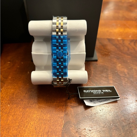 New authentic Raymond Weil Freelancer Women's Two-Tone Watch! - Picture 7 of 10